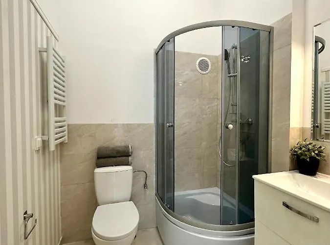 Studio Oliwa Station アパート